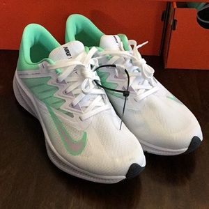 NIKE WOMENS QUEST 3 RUNNING SHOE